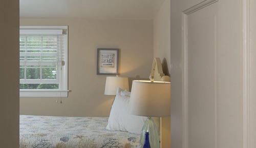 Room, Private Bathroom (Petite Queen Bedroom #15)