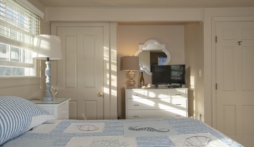 Room, Private Bathroom (Deluxe King Bedroom #16)