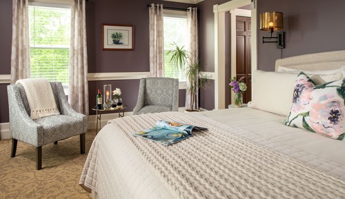 Room, 1 King Bed, Private Bathroom