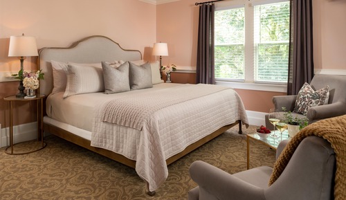 Suite, 1 King Bed, Private Bathroom
