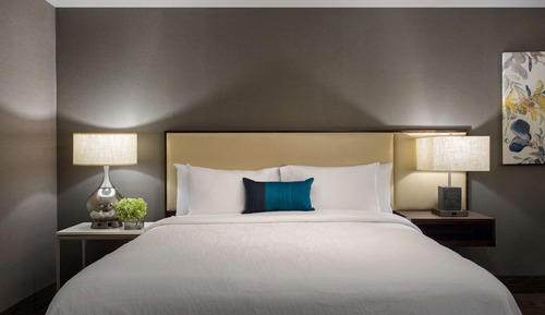 Junior Suite, 1 King Bed, Accessible, Non Smoking (Roll-in Shower)