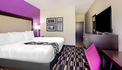 Single Room, 1 King Bed, Accessible, Non Smoking (Mobility,Hearing,Roll-In Shower)
