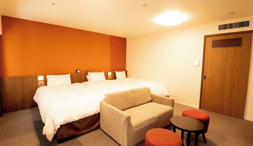 Triple Room, Smoking