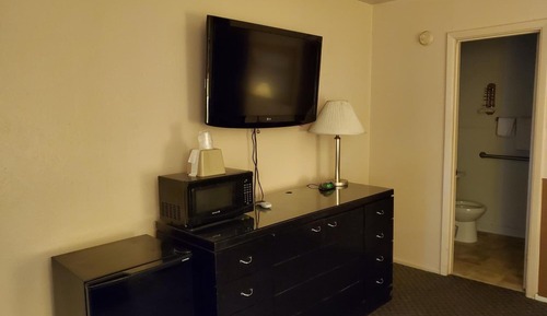 Basic Room, 1 Queen Bed