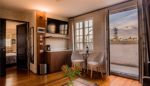 Senior Apartment, 1 King Bed, Mountain View