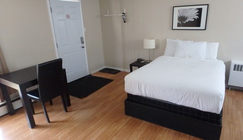 Standard Room, 1 Queen Bed