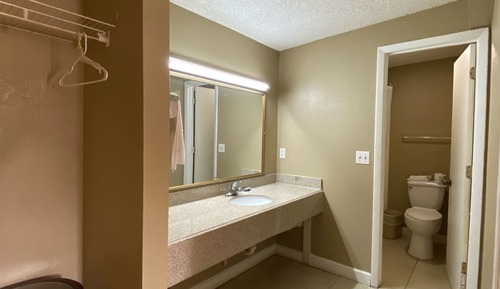 Classic Room, 1 King Bed, Non Smoking
