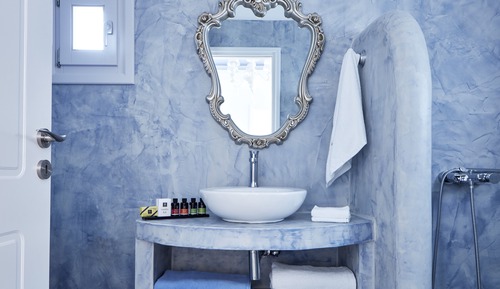 Romantic Suite (with Private Outdoor Jacuzzi)