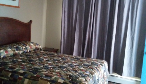 Standard Room, 1 Queen Bed, Refrigerator & Microwave, Ground Floor