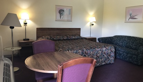 Room, 1 King Bed, Non Smoking, Refrigerator & Microwave