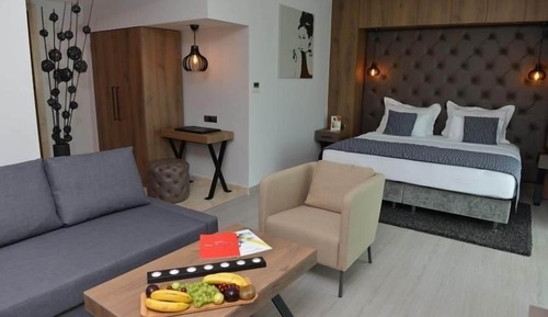 Suite, Jetted Tub