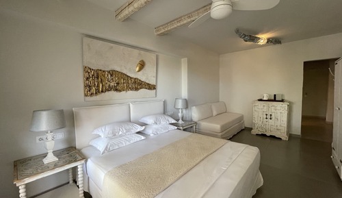 Elegant Sea View Room