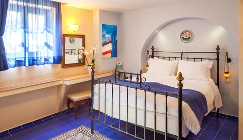 Superior Double Room (A Travel into the Light)