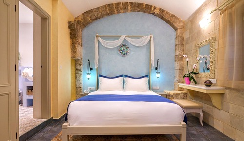 Senior Suite with Private Garden and Outdoor Hot Tub (Views of Rhodes)