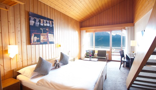 Family Room, Balcony (Lake & Mountain View)