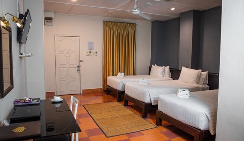 Family Triple Room (Window on Corridor)