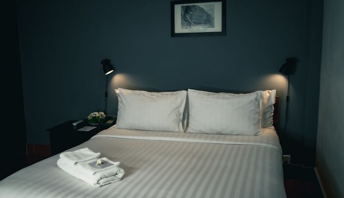 Economy Double or Twin Room (Window on Corridor)