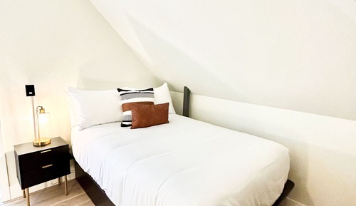 #20, Penthouse Suite, Second Floor