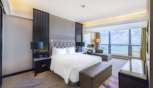 Deluxe Suite, 1 King Bed, Ocean View (Lounge Access)