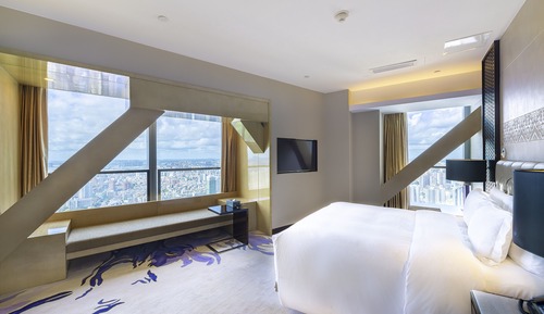 Deluxe Suite, 1 King Bed (Lounge Access)
