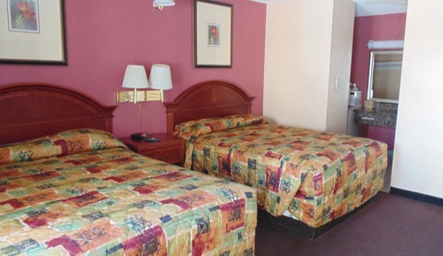 Basic Double Room, 2 Queen Beds, Accessible