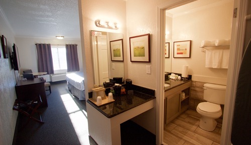Deluxe Room, 1 King Bed (Interior)