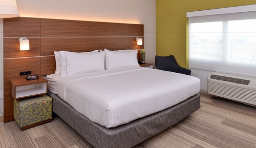 Standard Room, 1 King Bed, Accessible (Hearing, Roll-In Shower)