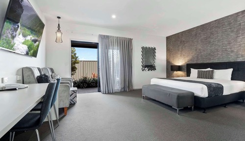Standard Room, 1 King Bed, Non Smoking, Jetted Tub