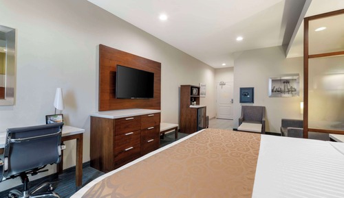 Standard Room, 1 King Bed, Accessible, Non Smoking