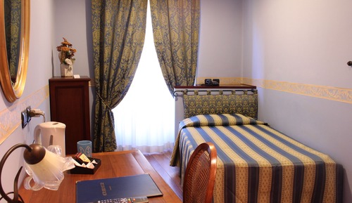 Economy single room separate private bathroom