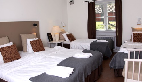 Triple Room, Shared Bathroom