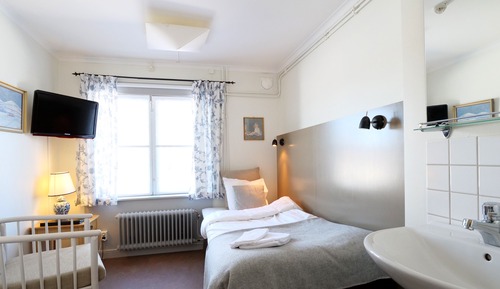 Basic Single Room, Shared Bathroom