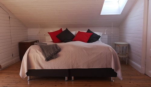Room (5)