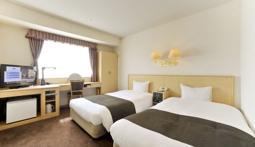 Twin Room, Smoking