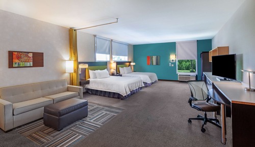 Suite, 2 Queen Beds, Accessible, Bathtub