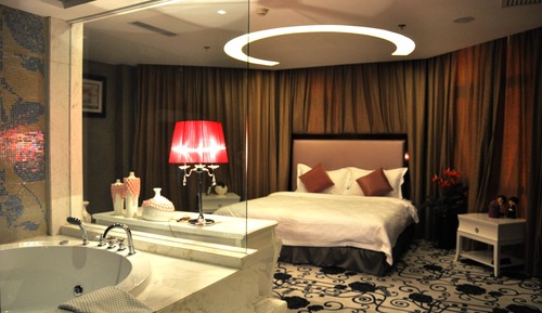 Honeymoon Suite