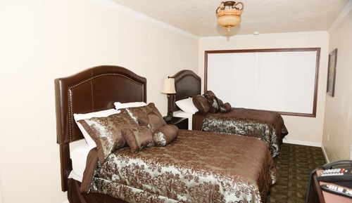 Basic Double Room, 2 Double Beds, Accessible
