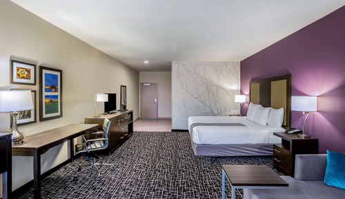 Deluxe Room, 1 King Bed, Accessible, Non Smoking (Mobility, Tub w/ Grab Bars)