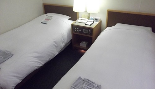 Twin Room, Smoking
