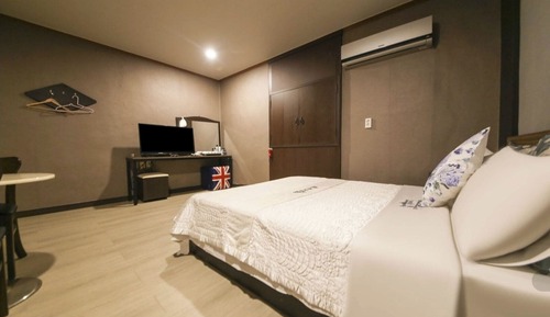 Double Room, 1 Queen Bed