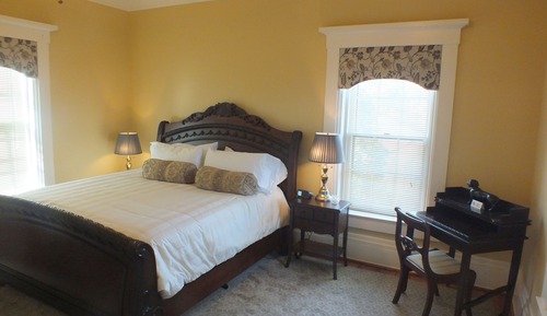 Deluxe Suite (Marilyn Suite)