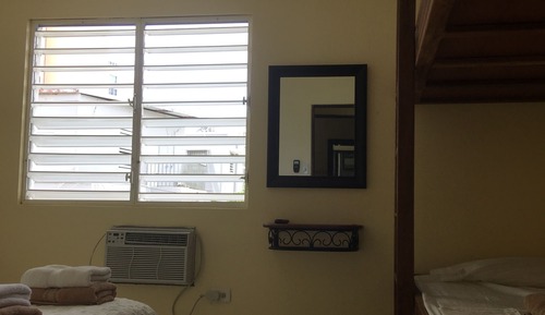 2 Bedroom Apartment ( 8 guests) Upstairs 