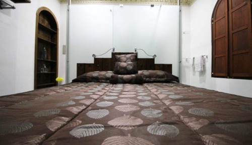 Room, City View