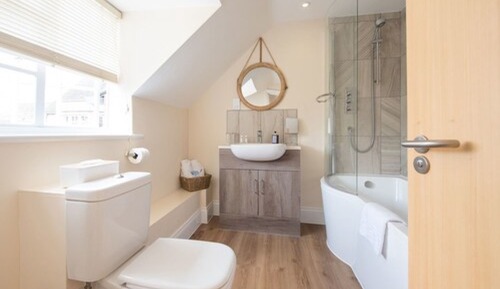Luxury Room (Hare)