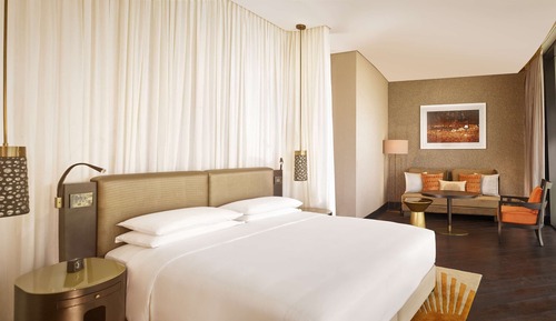 Deluxe Room, 1 King Bed, Balcony (Club Access)