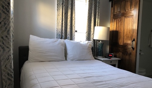 Room (The Dolphin)