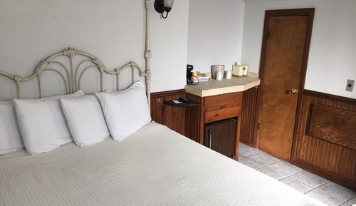 Room (The Palm)