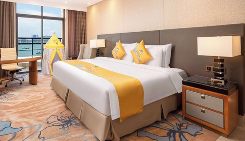 Family Room, 1 King Bed, Non Smoking (Deluxe, Oversized)