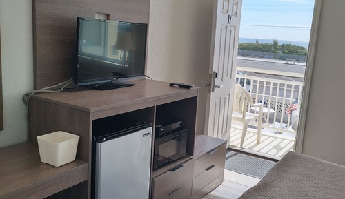 Standard Room, 1 Queen Bed, Partial Sea View