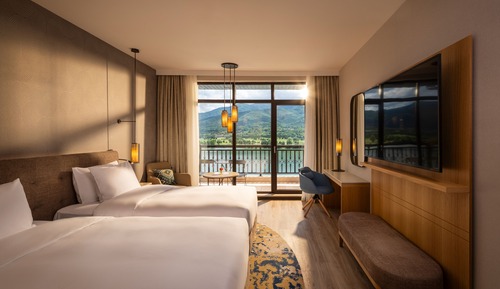 Room, 2 Twin Beds, Lake View
